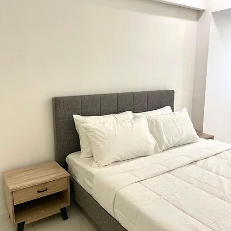 Burgundy Guest Suite Manila Zewnętrze zdjęcie