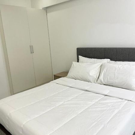 Burgundy Guest Suite Manila Zewnętrze zdjęcie