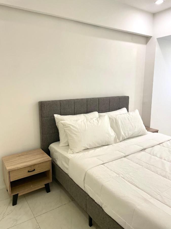 Burgundy Guest Suite Manila Zewnętrze zdjęcie