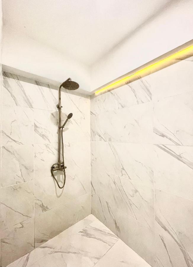Burgundy Guest Suite Manila Zewnętrze zdjęcie